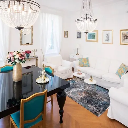 Luxurious Bella Lux In Center With Free Parking Included! Apartament