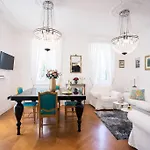Luxurious Bella Lux In Center With Free Parking Included! Appartamento *