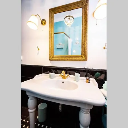 Luxurious Bella Lux In Center With Free Parking Included! *